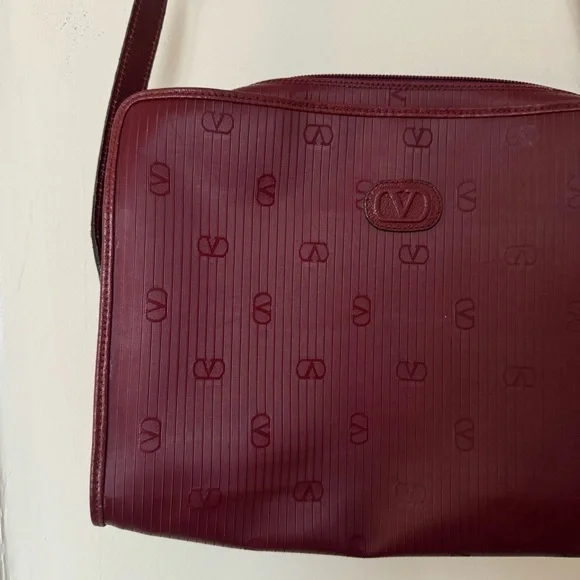 Vintage Valentino Burgundy Bag - Picture 3 of 9